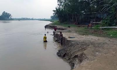 দশানী গিলে খাচ্ছে বাড়ি, ফসলি জমি