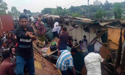 ভৈরবে মালবাহী ট্রেনকে যাত্রীবাহী ট্রেনের ধাক্কা