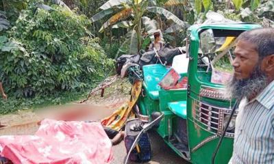 কাভার্ডভ্যান-অটোরিকশার মুখোমুখি সংঘর্ষে তিনজন নিহত