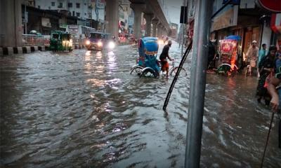 ফাঁকা ঢাকায় জলাবদ্ধতার ভোগান্তি