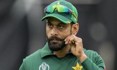 আবার পড়ার টেবিলে পাকিস্তান ক্রিকেটের   ‘প্রফেসর’