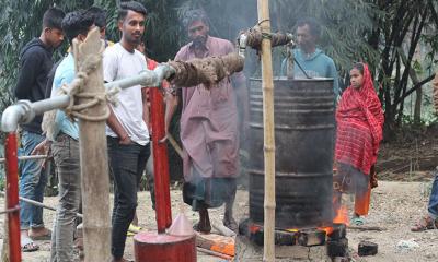 পরিত্যক্ত পলিথিনে ডিজেল, পেট্রল ও গ্যাস