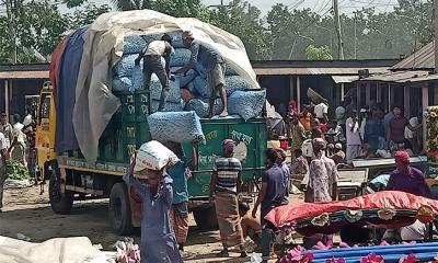 তিন ঘণ্টার বাজারে বেচাকেনা হয় কোটি টাকার