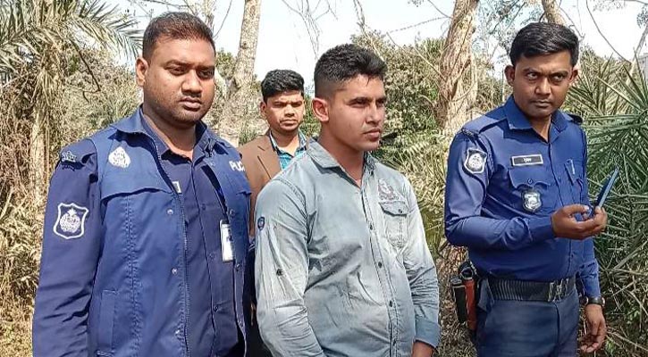 দেড় কোটি টাকার স্বর্ণ পাচারের সময় যুবক আটক