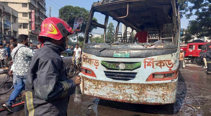 গুলিস্তানে যাত্রীবেশে বাসে আগুন