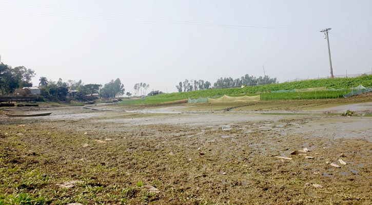 সুতাং নদী ভরাটে বিপাকে হাজারো কৃষক