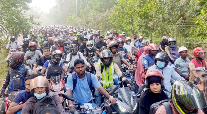 বঙ্গবন্ধু সেতুতে মোটরসাইকেলের দীর্ঘ সারি