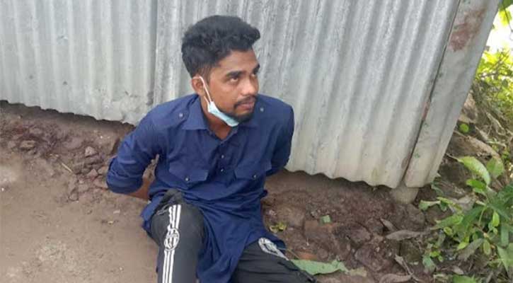 ভোটকেন্দ্রের সামনে থেকে অস্ত্রসহ আটক ১
