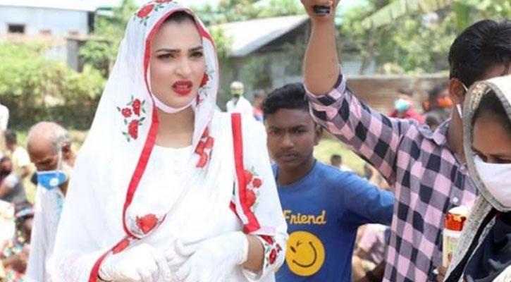 সিনেমার প্রচারে ঘুরে ঘুরে বর্ষার জ্বর!