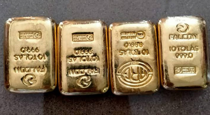 পাকস্থলীতে ৪ সোনার বার, আটক ১