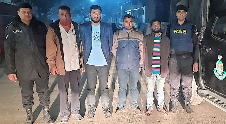 স্কুলব্যাগ থেকে মাদক জব্দ, দুই ভাইসহ আটক ৪