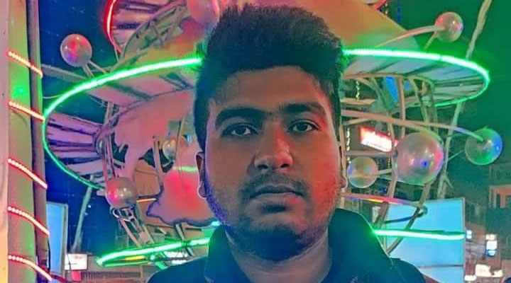 রাস্তা থেকে ধরে বিশ্ববিদ্যালয়ের হলে নিয়ে মারধর, টাকা দাবি