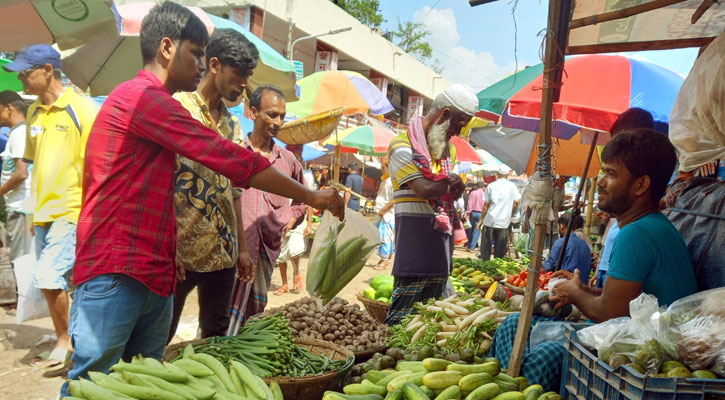 সবজির বাজারে বৃষ্টির প্রভাব