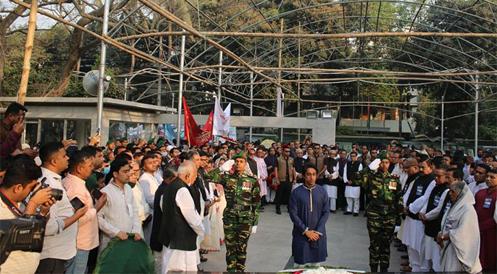 বঙ্গবন্ধুর প্রতিকৃতিতে প্রধানমন্ত্রীর শ্রদ্ধা