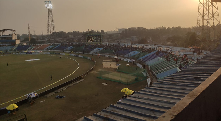 গ্যালারি ফাঁকা, প্রচারণার অভাবকে দায়ী করছেন দর্শকরা