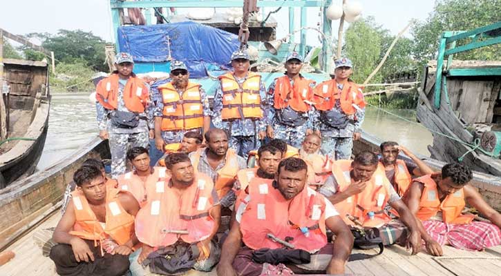 ইঞ্জিন বিকল, ট্রলারসহ সাগরে ভাসছে ১৪ জেলে