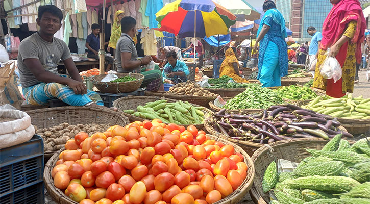 বাজারে শীতের সবজি, তবু কমছে না দাম