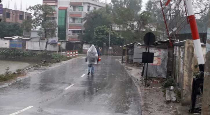 তীব্র তাপদাহের পর দিনাজপুরে স্বস্তির বৃষ্টি