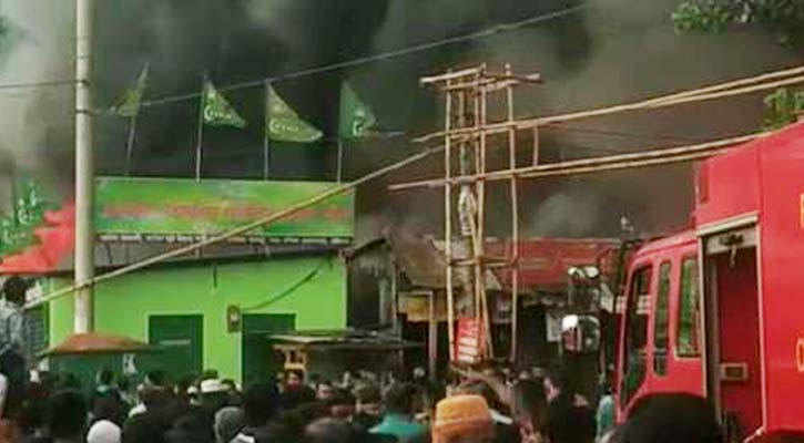 চট্টগ্রামে কলোনিতে আগুন