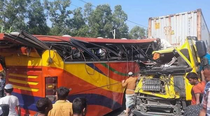 বাস ও লরির মুখোমুখি সংঘর্ষে নিহত ৪