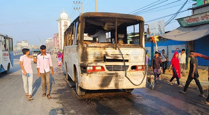 গাজীপুরে বাসে পেট্রোল ঢেলে আগুন দিল দুর্বৃত্তরা