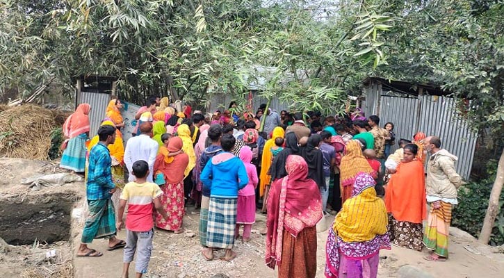 গোয়ালঘরে পড়ে ছিল গৃহবধূর গলাকাটা লাশ