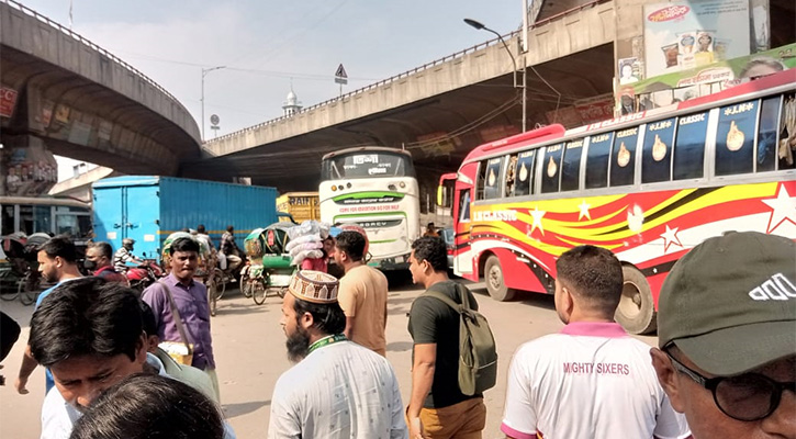 বেড়েছে যান চলাচল, মোড়ে মোড়ে যানজট