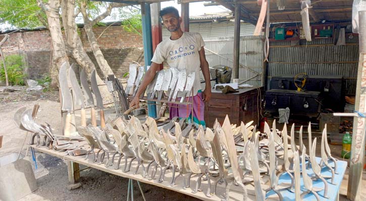 কোরবানির আগেও দা-ছুরির ব্যবসায় ভাটা