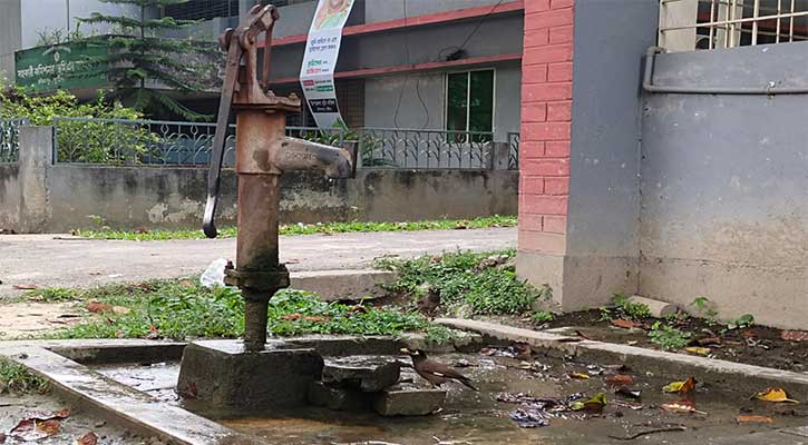 তীব্র তাপদাহ: নলকূপে উঠছে না পানি