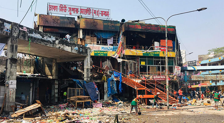 নিউ সুপার মার্কেটের ভেতরে আর আগুন নেই : ফায়ার সার্ভিস