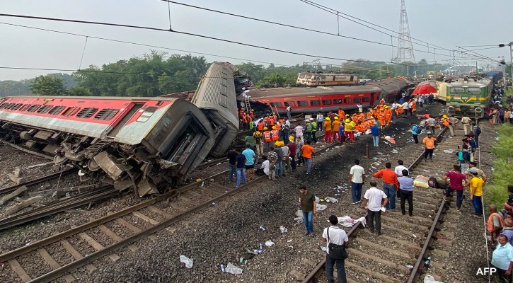 যেভাবে ঘটল ভারতের ভয়াবহ ট্রেন দুর্ঘটনা