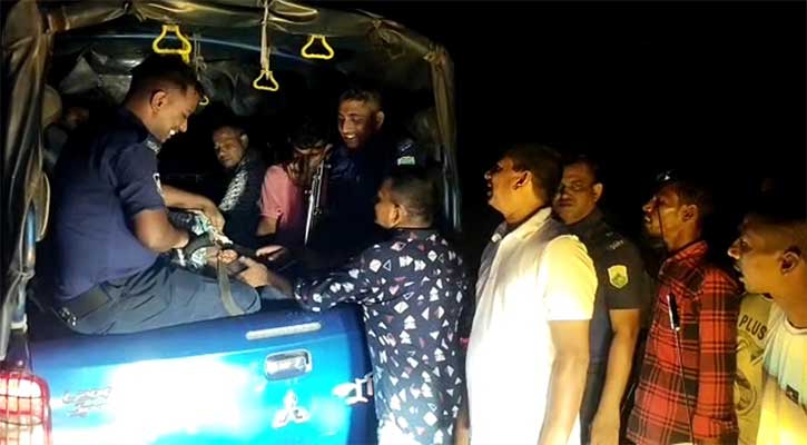 বিদেশি মুদ্রাসহ প্রতারক চক্রের ৫ সদস্য আটক