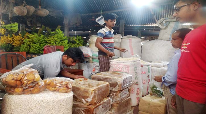 পূজাসামগ্রীর চড়া দাম, বিপাকে ভক্তরা