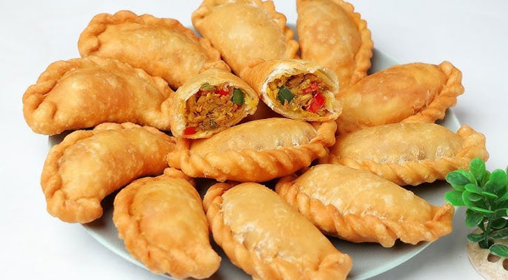 কম সময়ে বানিয়ে ফেলুন চিকেন পুলি