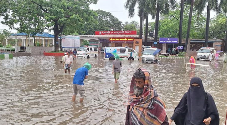 ১০ বছরের মধ্যে সর্বোচ্চ বৃষ্টি, জলমগ্ন রাজশাহীর বিভিন্ন সড়ক