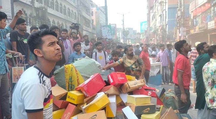 রংপুরে জাহাজ কোম্পানি মোড়ে আগুন