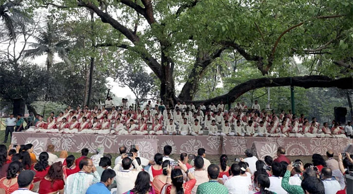 রমনার বটমূলে চলছে ছায়ানটের বর্ষবরণ