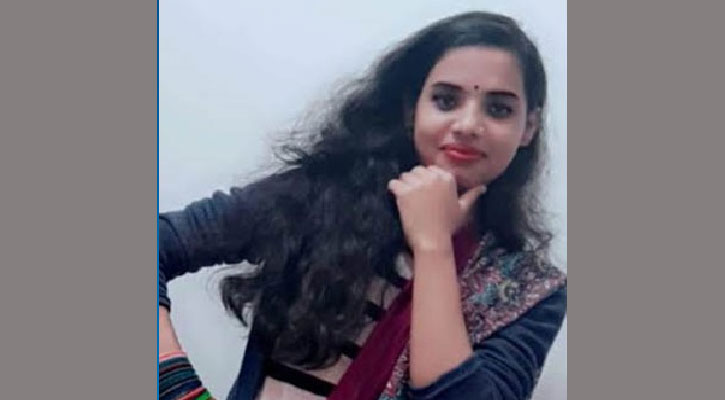 বেরোবি ছাত্রীর ঝুলন্ত লাশ উদ্ধার