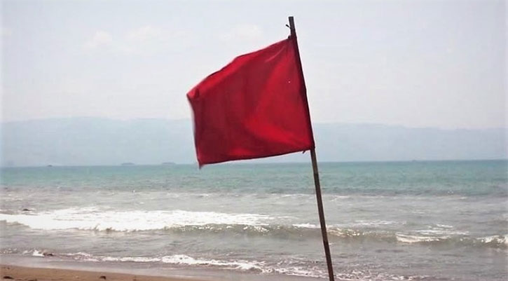 সমুদ্রবন্দর থেকে বিপৎসংকেত নামলো