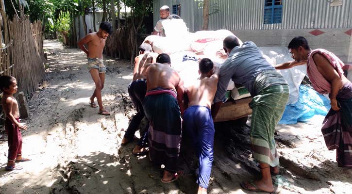 ৫০ বছর ধরে সড়ক নিয়ে দুর্ভোগে এলাকাবাসী