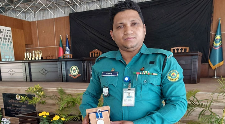 যে কারণে চাকরিচ্যুত কনস্টেবল শওকত