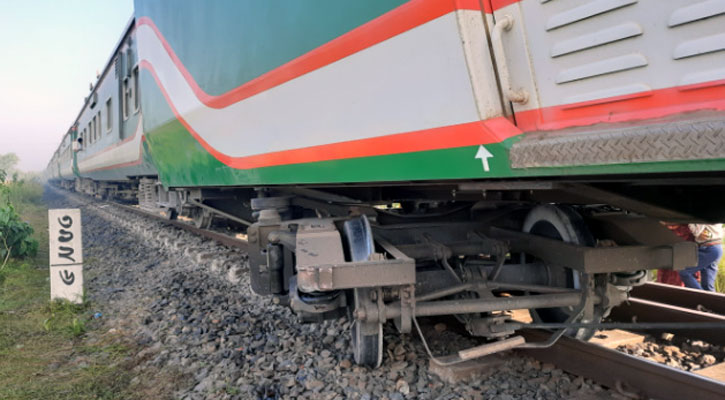 ৯ ঘণ্টা পর ঢাকার সঙ্গে উত্তরবঙ্গের ট্রেন চলাচল স্বাভাবিক