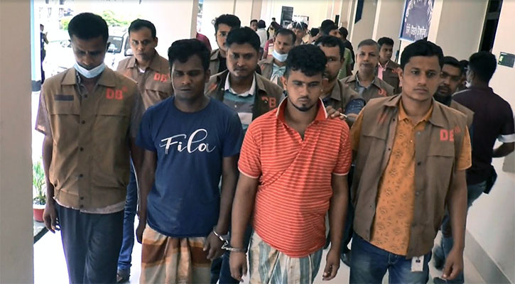 বাসে ডাকাতি ও ধর্ষণের ঘটনায় গ্রেপ্তার আরও ২