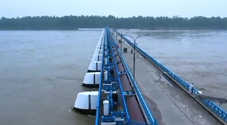 খুলে দেওয়া হয়েছে তিস্তা ব্যারেজের ৪৪ গেট