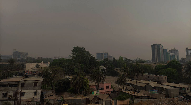 রাজধানীতে মেঘলা আকাশ, কোথাও কোথাও বৃষ্টি