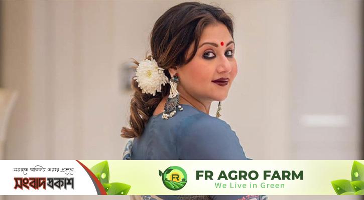 Porno yulduz Silviya Sent ishtirokidagi video